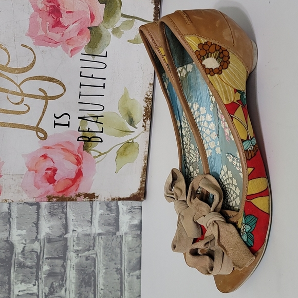 Irregular Choice Vintage Floral Low Heel Pumps Top Bow - Picture 4 of 11